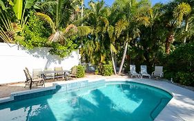 Canal 313 - Right In Siesta Key Village!