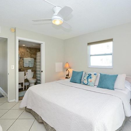 Canal 313 - Right In Siesta Key Village! Exterior photo