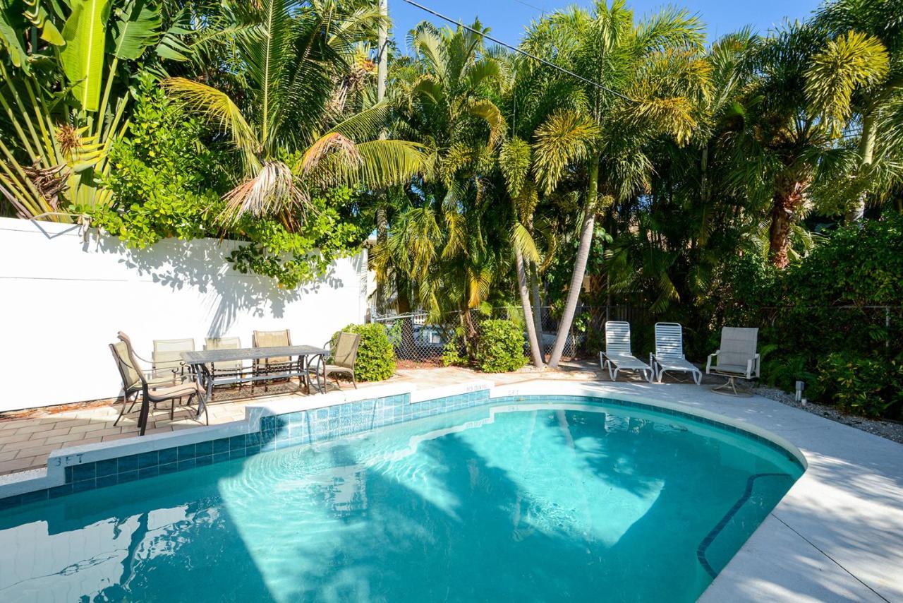 Canal 313 - Right In Siesta Key Village! Exterior photo
