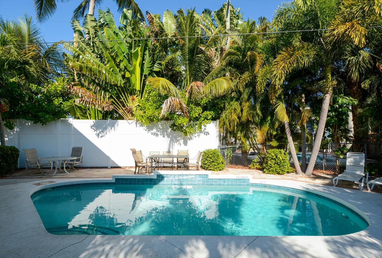 Canal 313 - Right In Siesta Key Village! Exterior photo