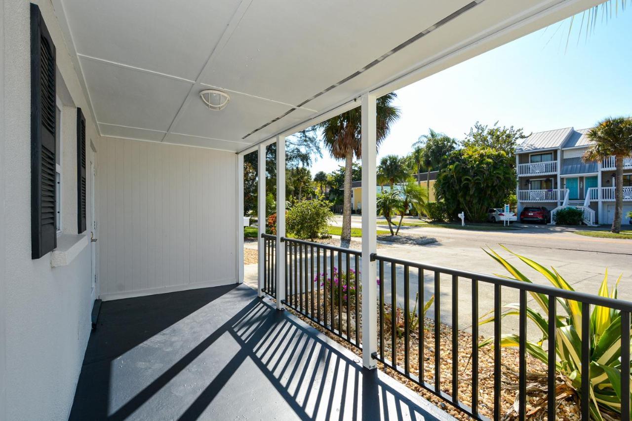 Canal 313 - Right In Siesta Key Village! Exterior photo