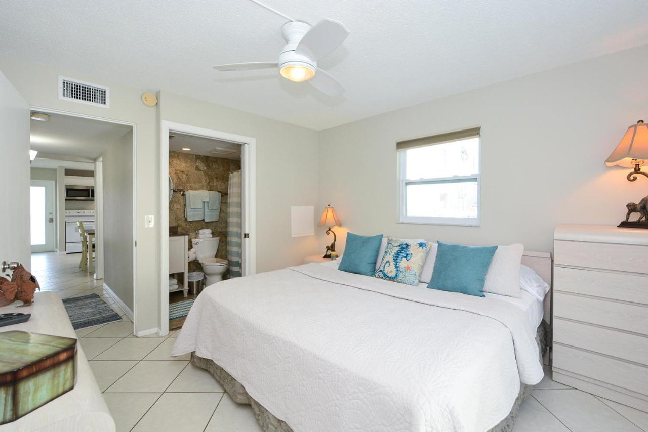 Canal 313 - Right In Siesta Key Village! Exterior photo